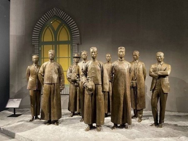 融股宝 记住南京照相馆中“小人物”的正义接力 也要记住沈阳蓝布包背后“九君子”的冒死奔走